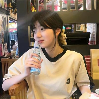 她从星光中走来